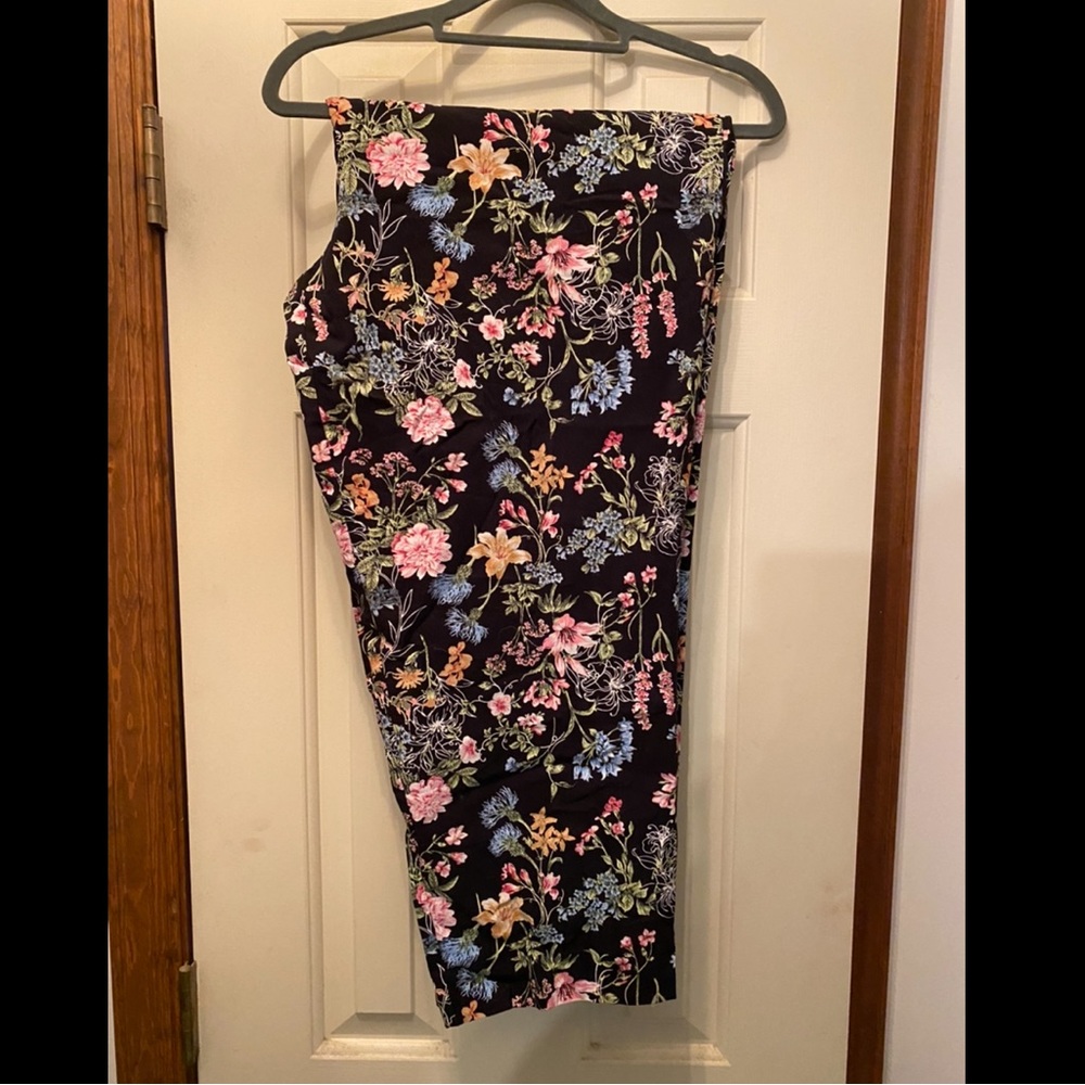 Floral Capris Avenue